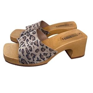 The Leather Collection Leopard Clogs | Size: 8